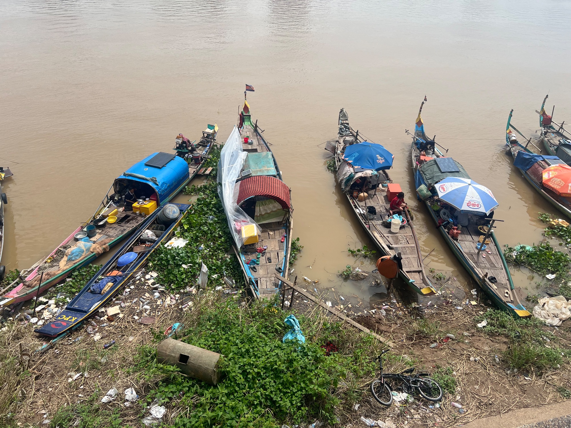 At the banks of the Tonle Sap.