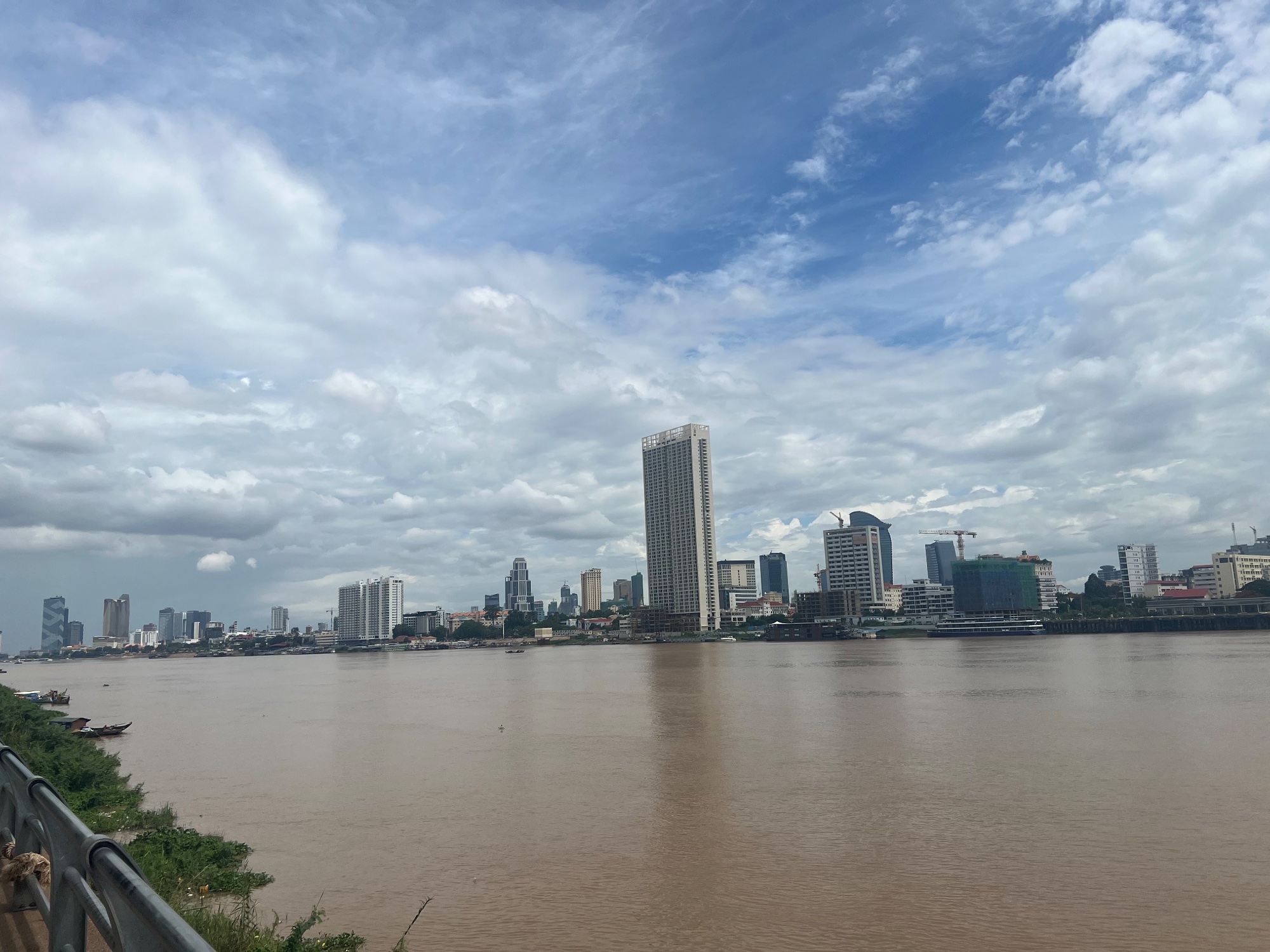 You cant see it, but river is flowing literally in the wrong direction. Due to the rainy season, and the extremely flat landscape, the river switches direction. No joke.