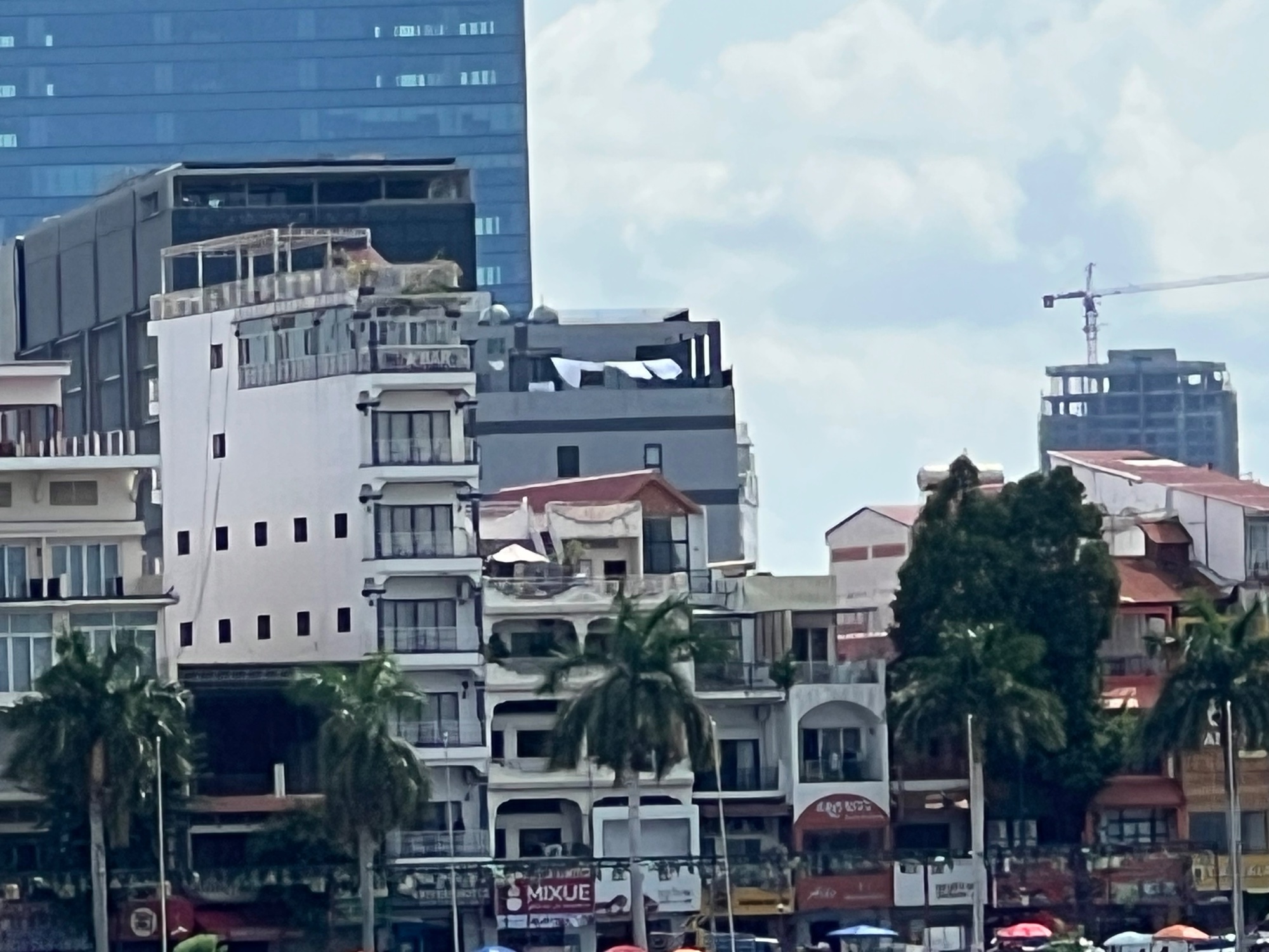 The grey block in the center. Thats my hotel.