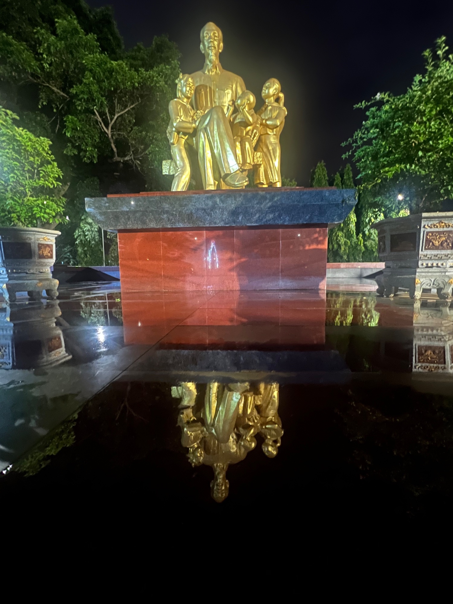 Uncle Ho being featured again prominently in the city center, after a rainy day.