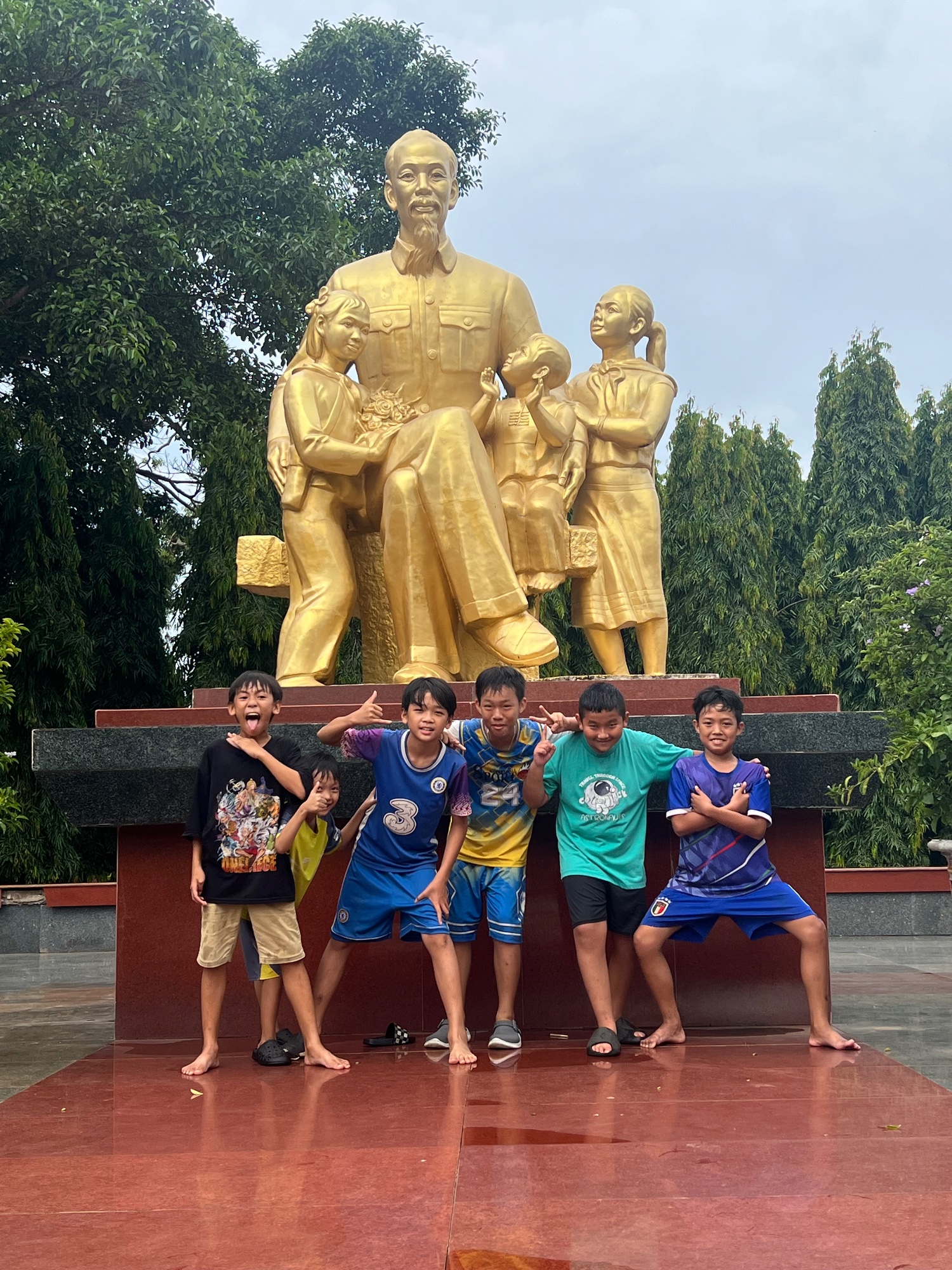 All the nephews of Uncle Ho