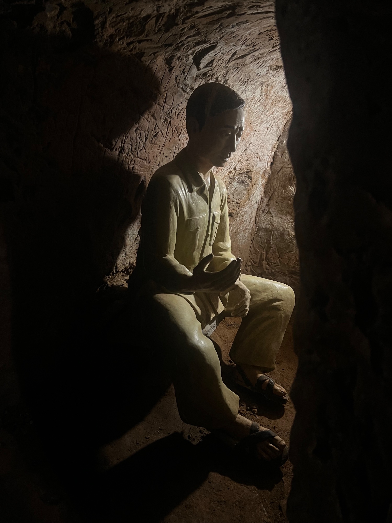 Vịnh Mốc tunnels