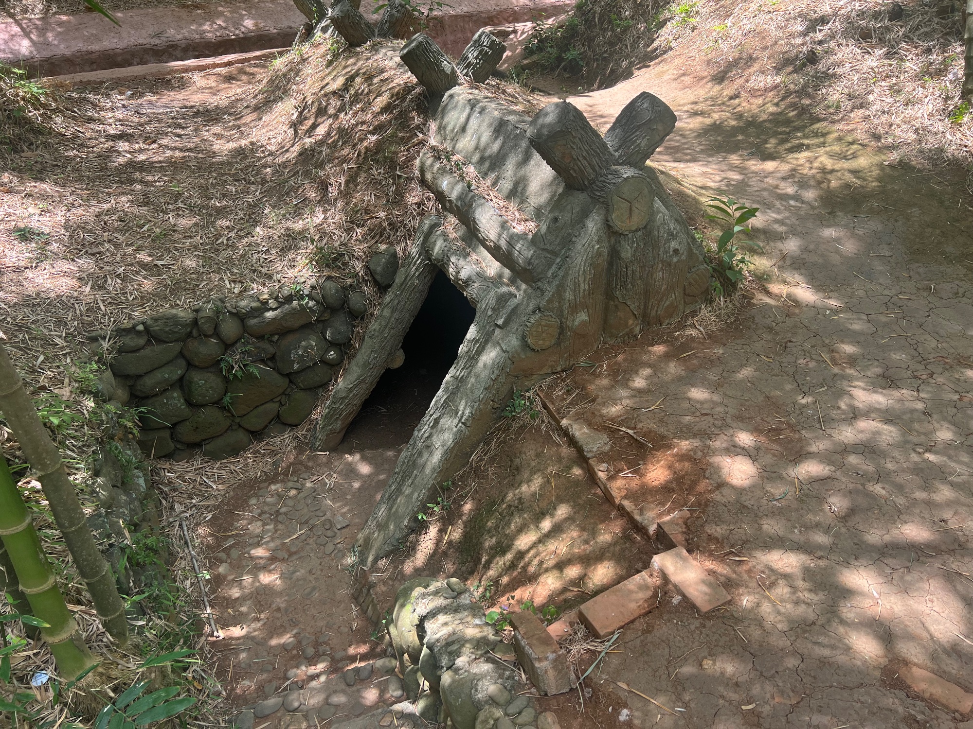 Vịnh Mốc tunnels
