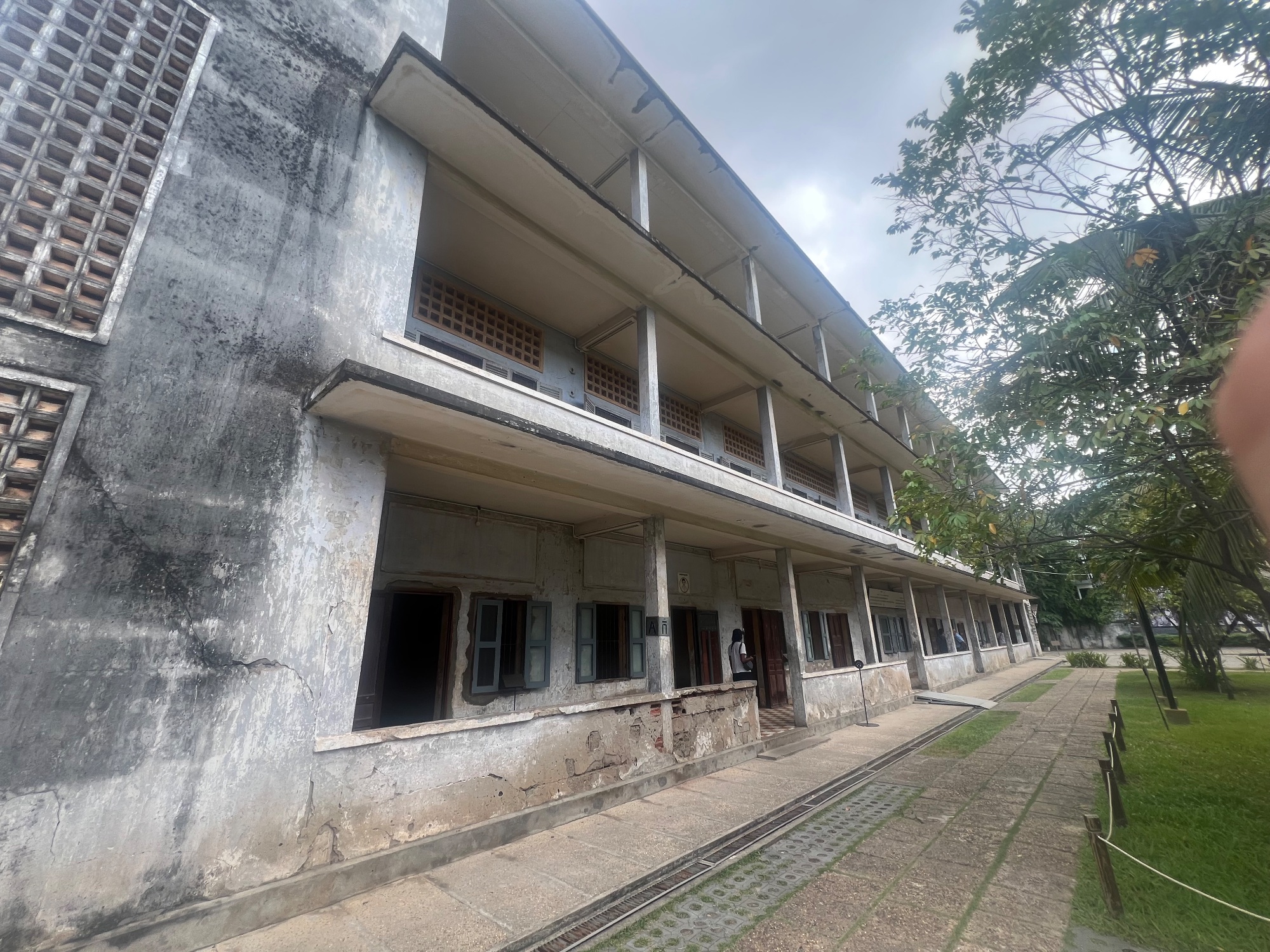 S 21 consisted of 4 main buildings. This building featured torture rooms on the ground floor and prisons on the two upper floors.