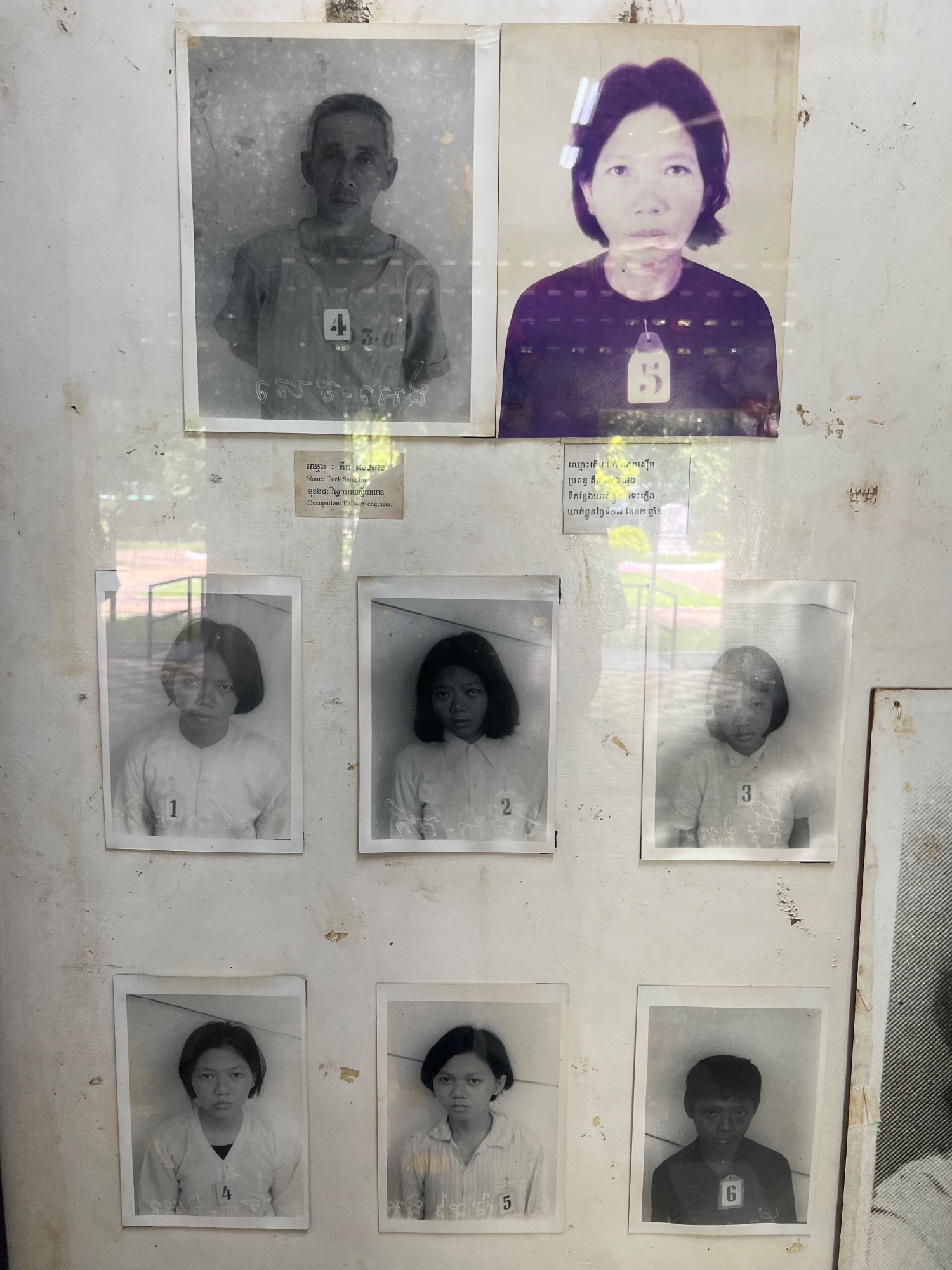 An entire family. Parents with 6 children. Killed.