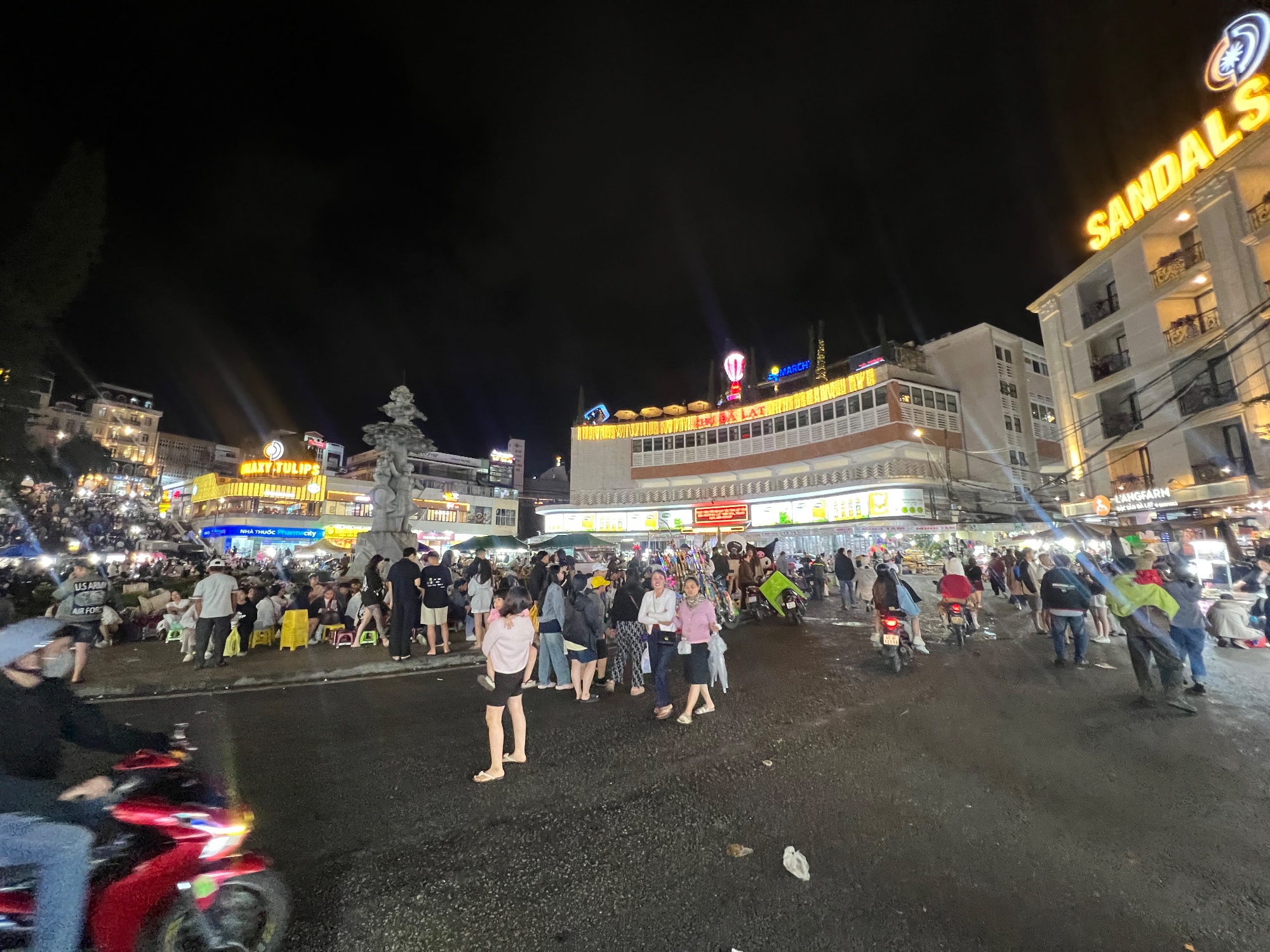 Da Lat at night