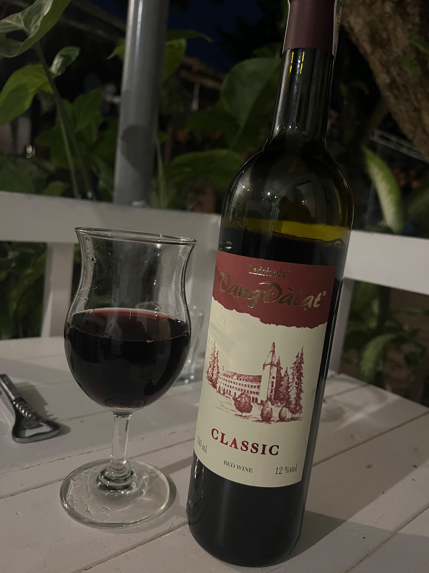 I was truly positively surprised about the Vietnamese. Dry, red and white, and affordable too, starting at around 3€